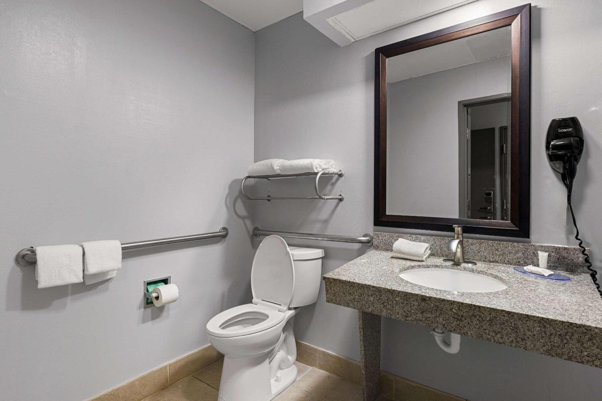 Clarion Pointe Hinesville Near Fort Stewart Extérieur photo