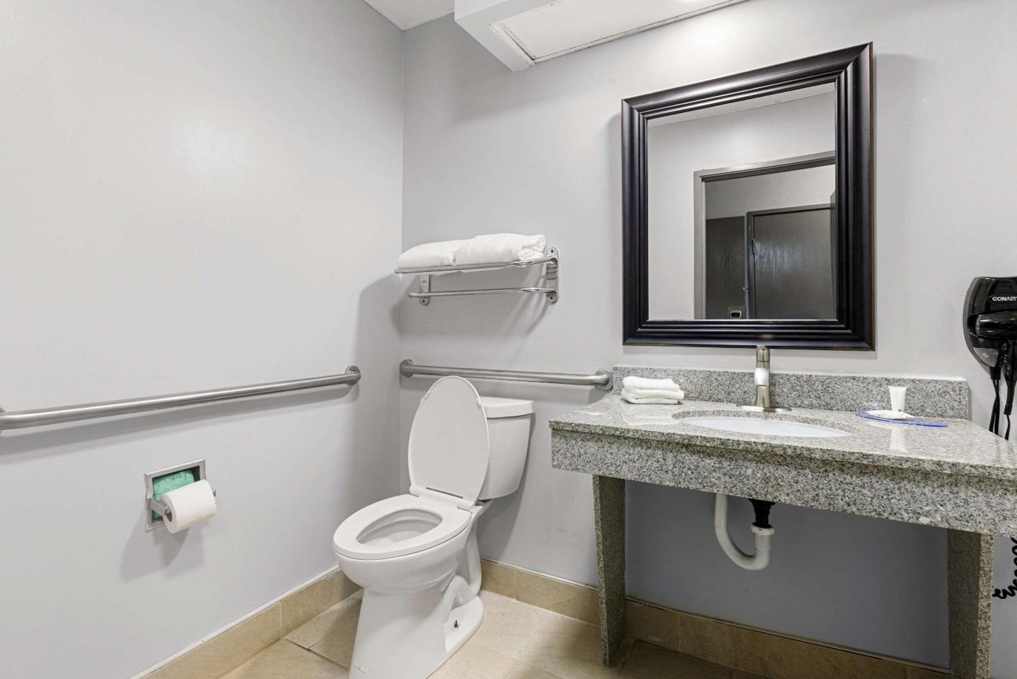 Clarion Pointe Hinesville Near Fort Stewart Extérieur photo