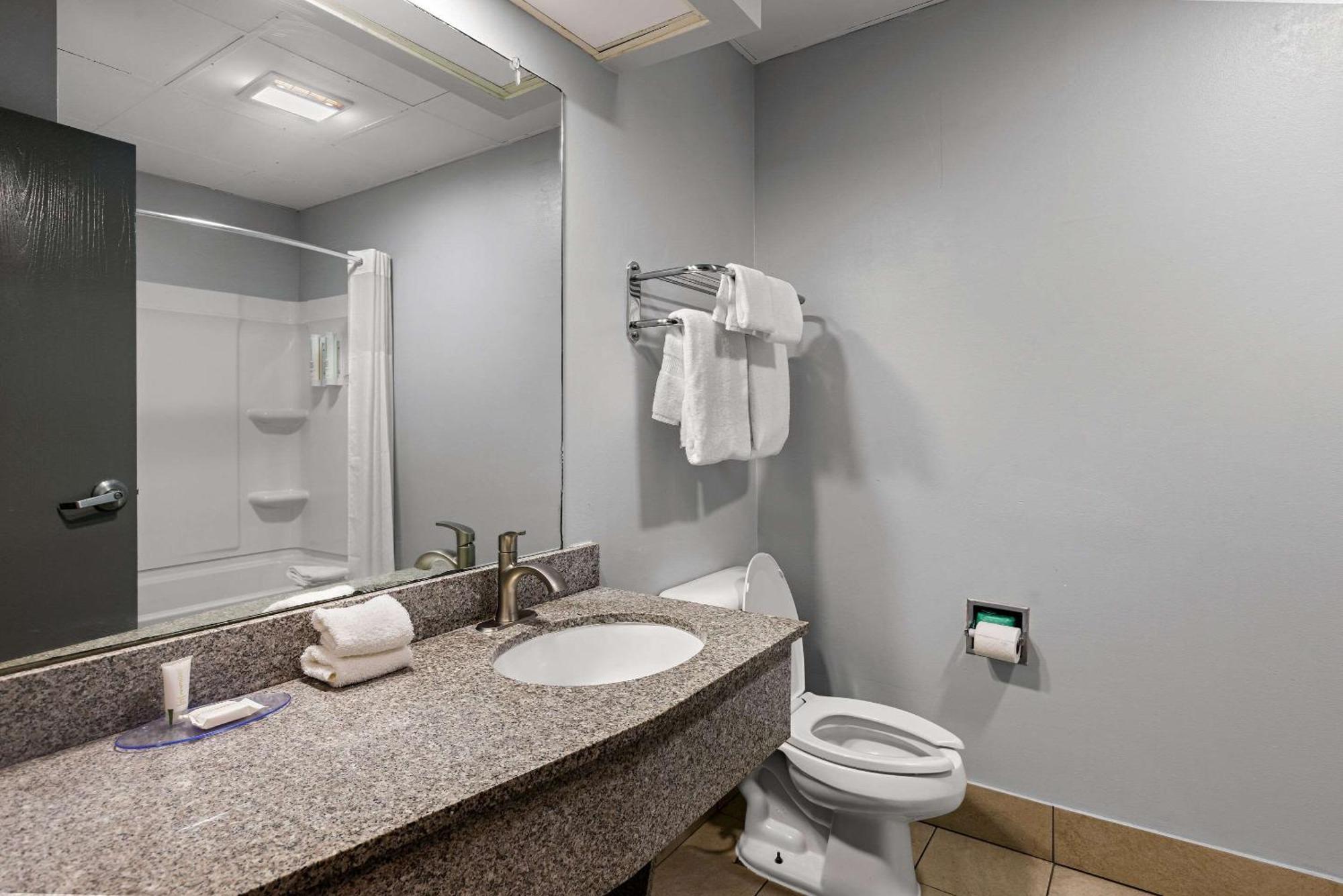 Clarion Pointe Hinesville Near Fort Stewart Extérieur photo